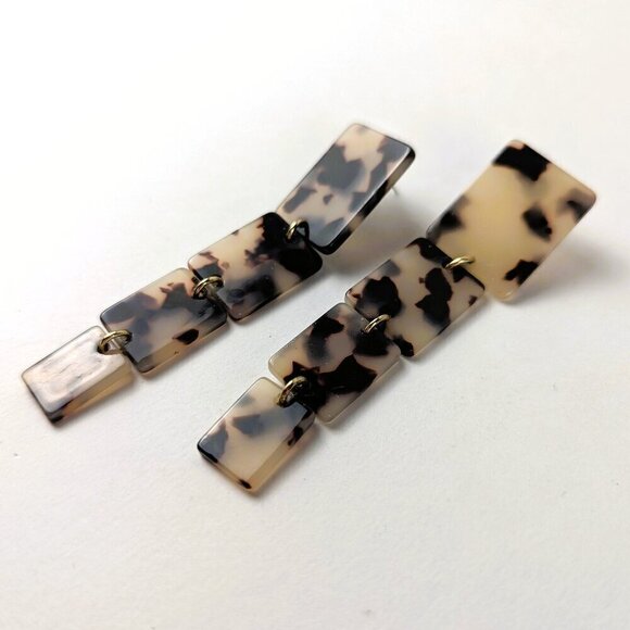 Light Pink/Brown Tortoise Shell Earrings - Picture 4 of 6